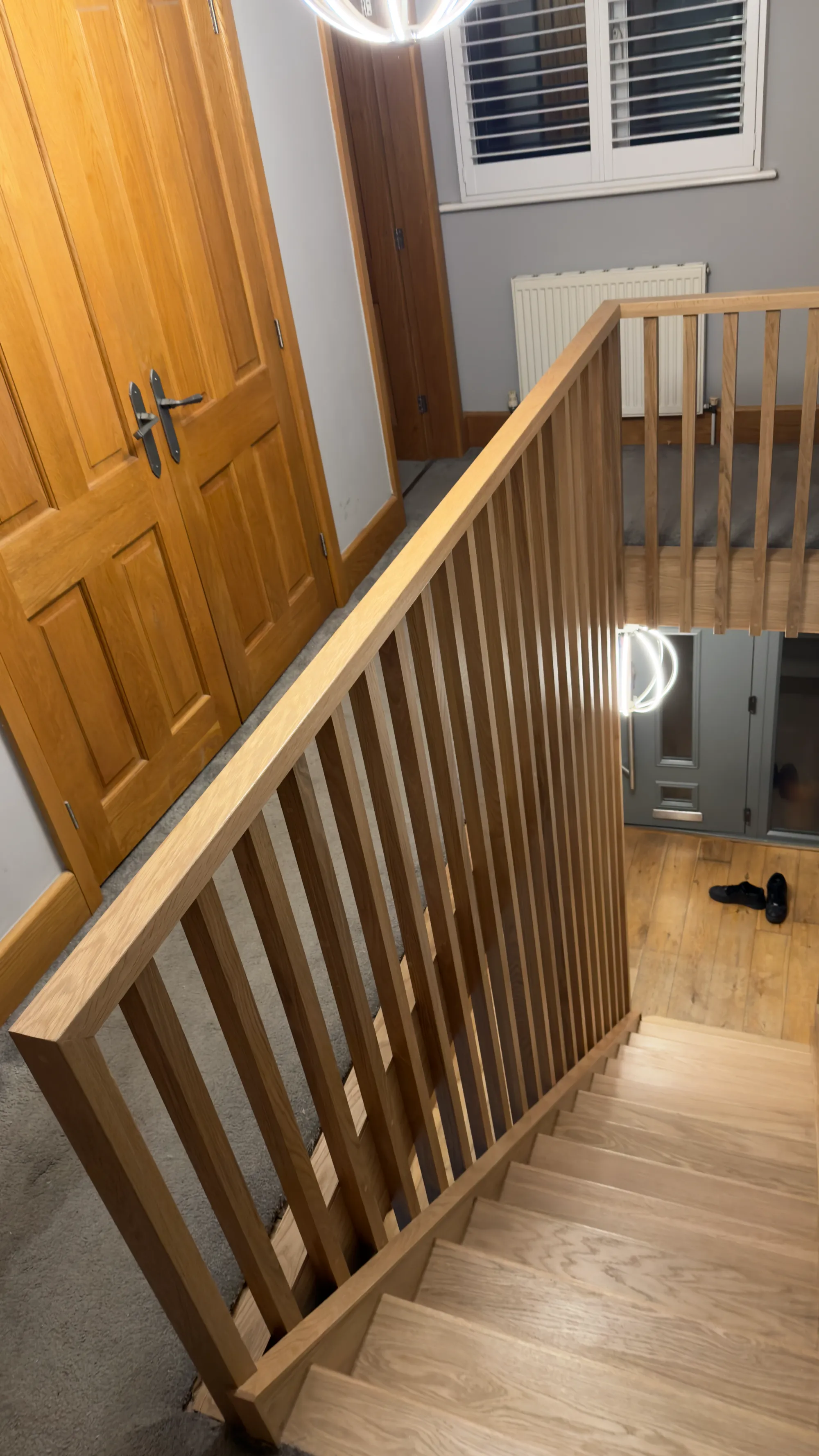 Oak balustrades on wooden staircase landing, precision fitted by Kent staircase specialists for staircase refurbishment.
