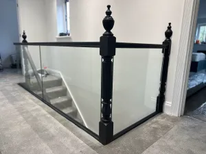 Glass Balustrades: Bracket mounted vs. Inset Installation